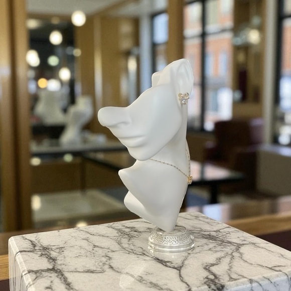 Stunning Minimalist Gold Bow Knot Necklace and Earrings - Picture 3 of 6